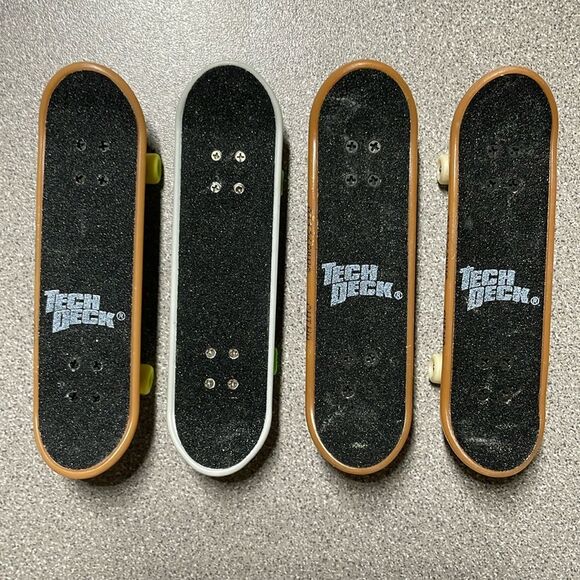 Tech Deck Fingerboard Bundle of 4 Inc. Ron Allen, Dave Caddo & Tou Machine - Picture 2 of 2
